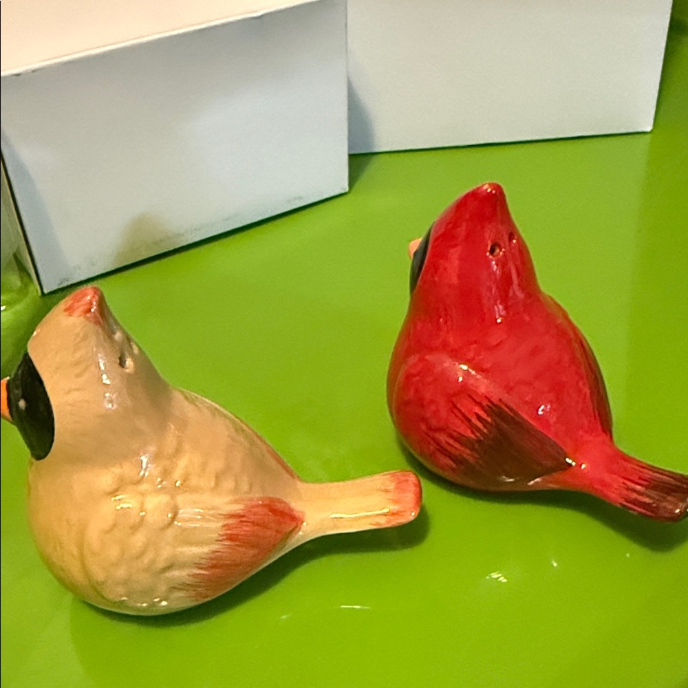 Cardinal salt and pepper shakers - Picture 2 of 5